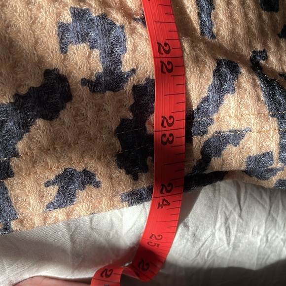 Shein Tan and Navy Animal Print Oversized Lone Sleeve Waffle Knit Top Size M - Picture 9 of 9